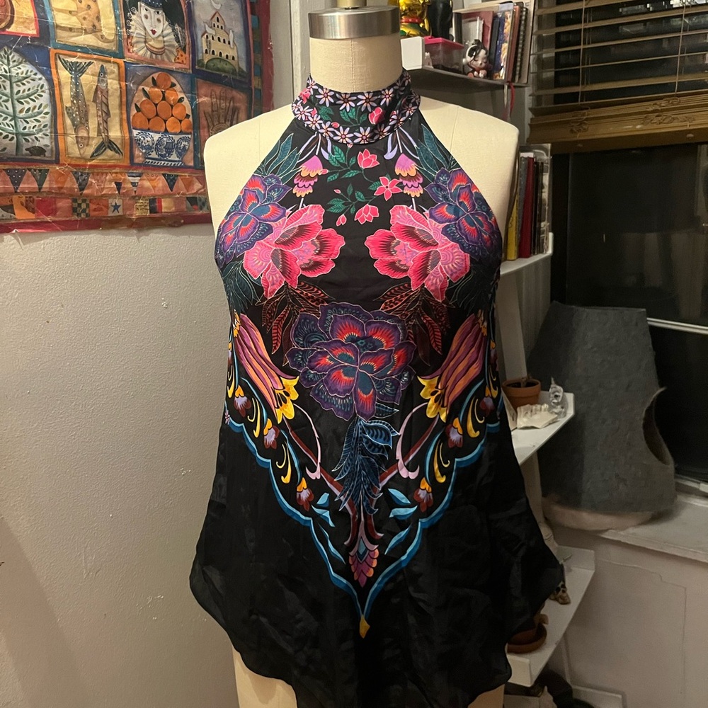 Halter neck top romantic